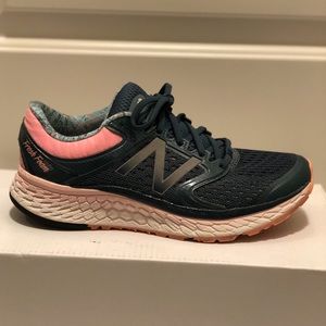 New Balance Fresh Foam 1080v7 (US 9) Running Shoe